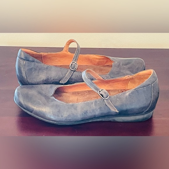 Taos Z3766* Woman's Blue Metallic  Mary Jane Walking Shoes Size 8-8.5 US / 39 - Picture 9 of 14